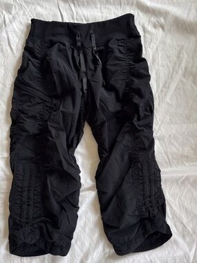 ZELLA Size 4 Black Cropped Capri Studio Pants Rutched Adjustable Legs Nylon